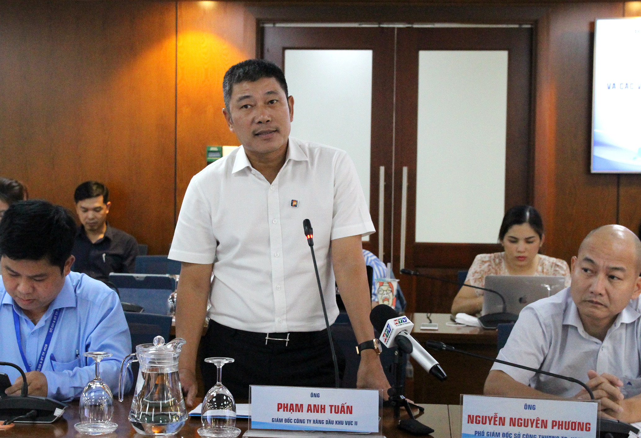 Đồng chí Phạm Anh Tuấn, Giám đốc Công ty Xăng dầu khu vực II (Petrolimex Sài Gòn) phát biểu (Ảnh: HH)